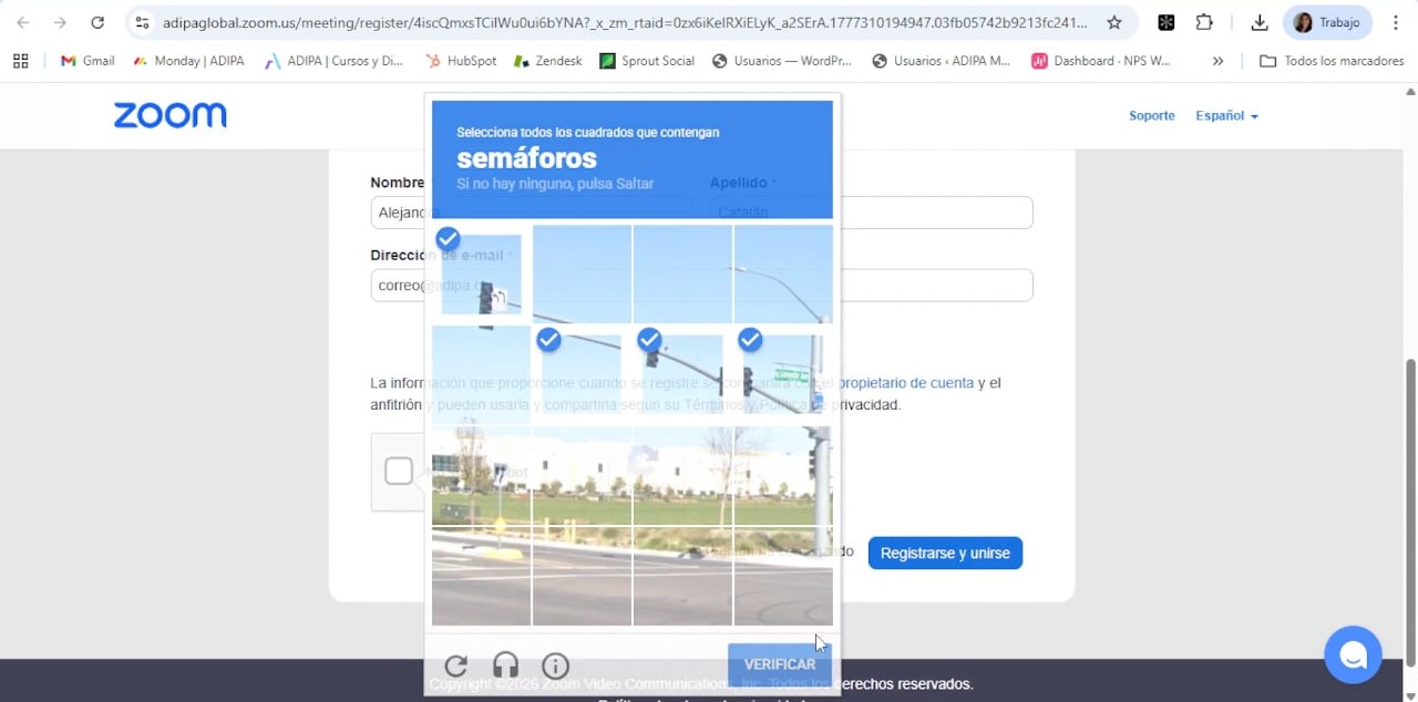 Acceder a la sala de espera hasta que el monitor habilite el ingreso a la sesión en vivo